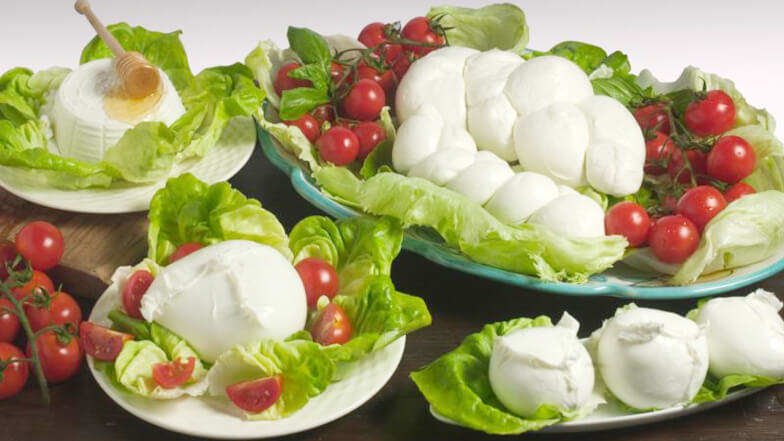 Моцарелла - 240 ккал