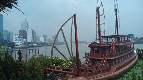 Ужин на корабле Bonsai Cruise