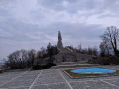 Памятник Алёша