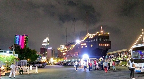 Ужин на корабле Bonsai Cruise